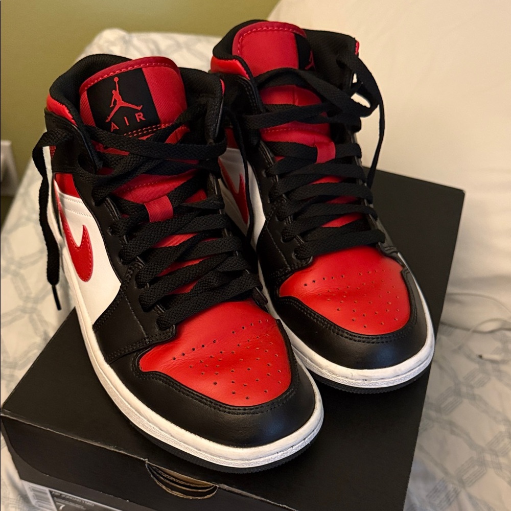 Pre-loved Air Jordan 1 Mid Red and Black Sneakers